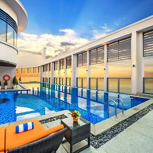 Luxury Ocean View In Sheraton Building - Rooftop Swimming Pool - Beach Front Apartment